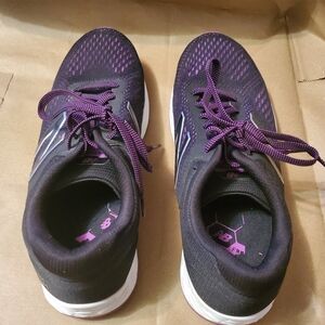 New Balance Womens Fresh Foam Arishi v2 Running Shoes Size 11 Black Purple